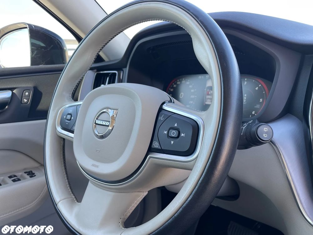 Volvo XC 60 B5 D AWD Inscription - 29
