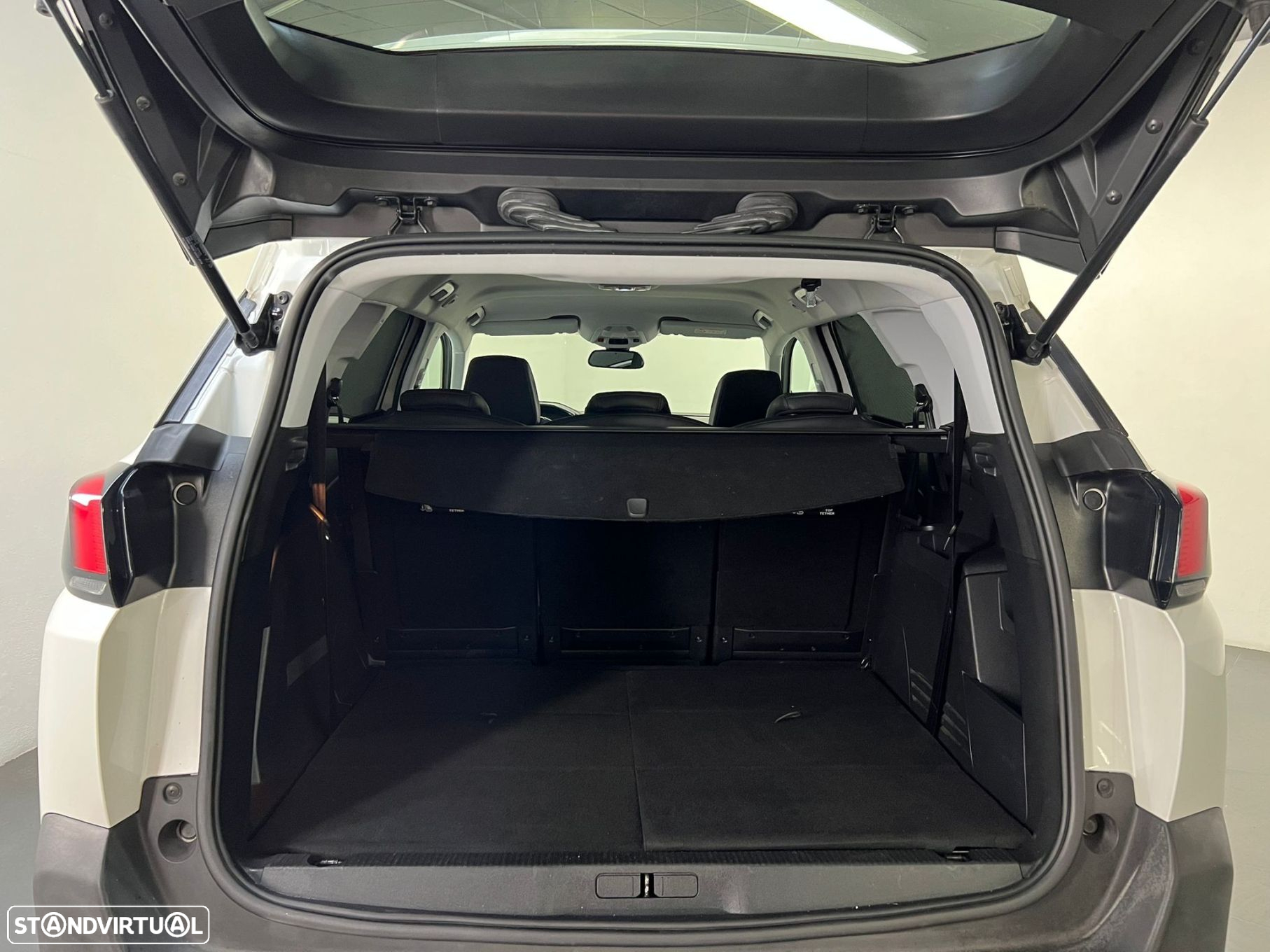 Peugeot 5008 1.2 PureTech Allure EAT8 - 23