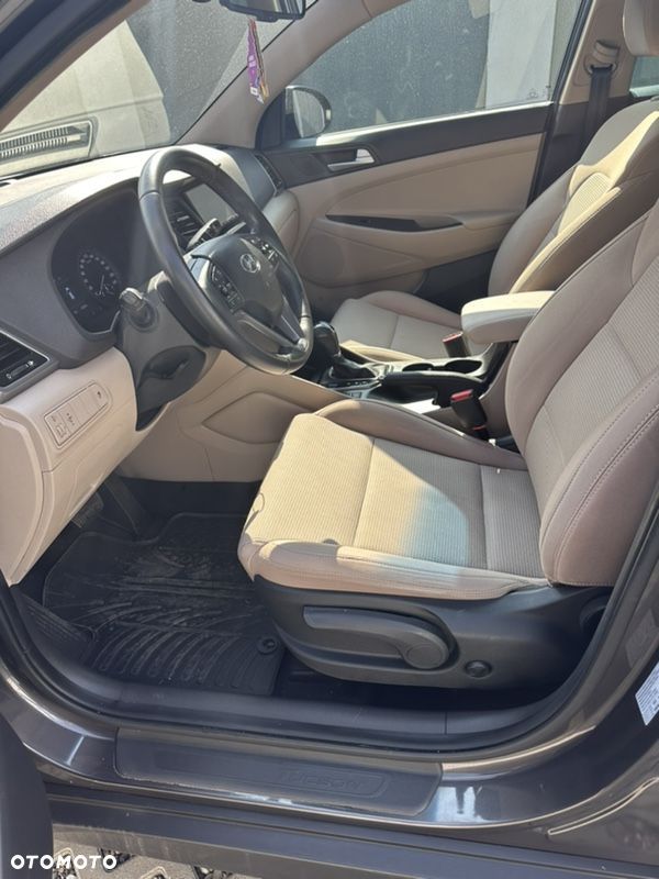 Hyundai Tucson 2.0 CRDi 4WD Automatik Style - 24