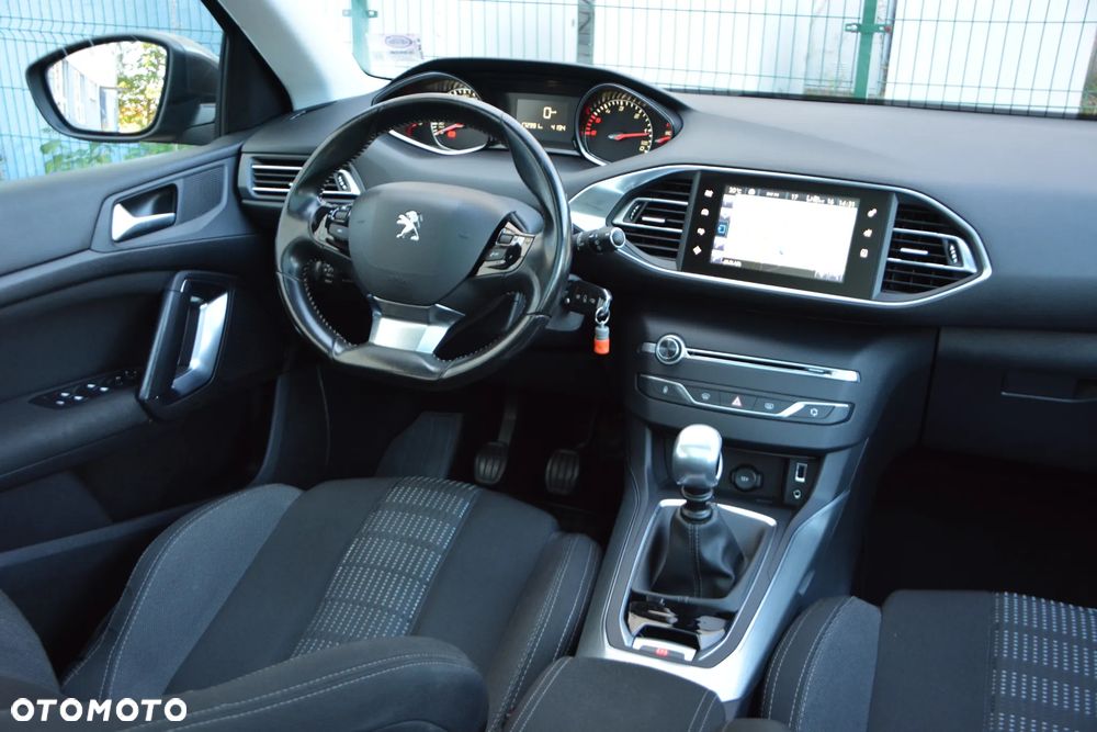 Peugeot 308 1.6 BlueHDi Allure S&S - 24