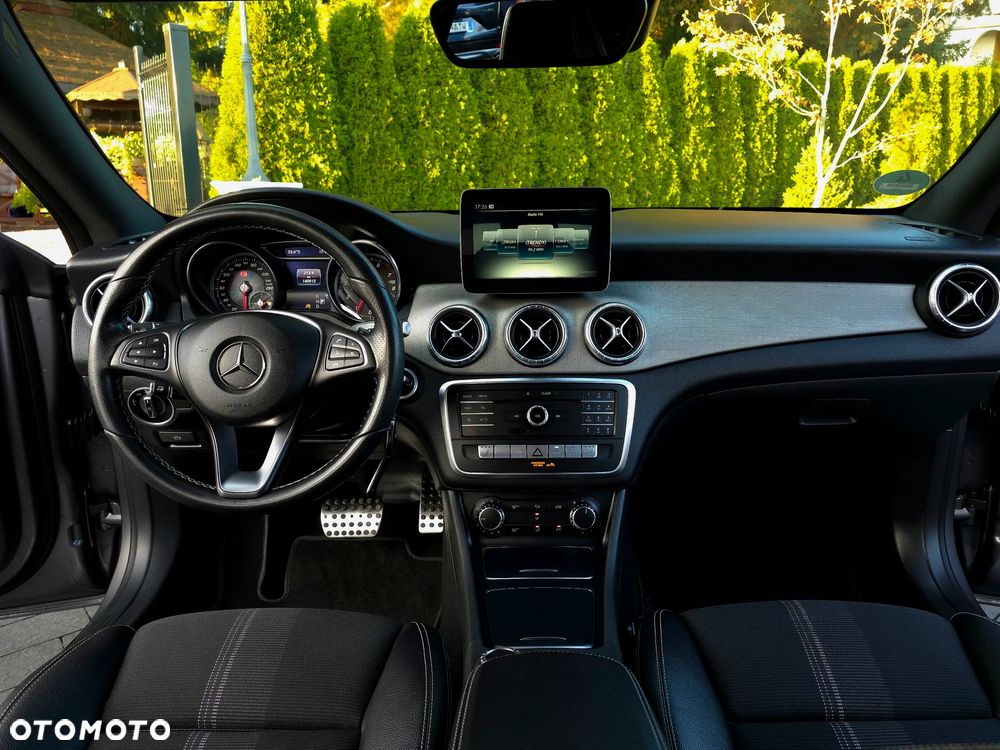 Mercedes-Benz CLA 200 7G-DCT Urban - 22