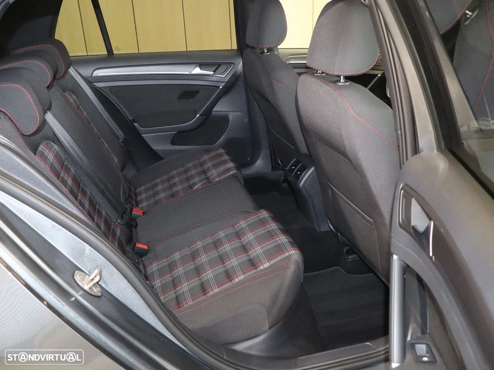 VW Golf 2.0 TSI GTI DSG Performance - 14