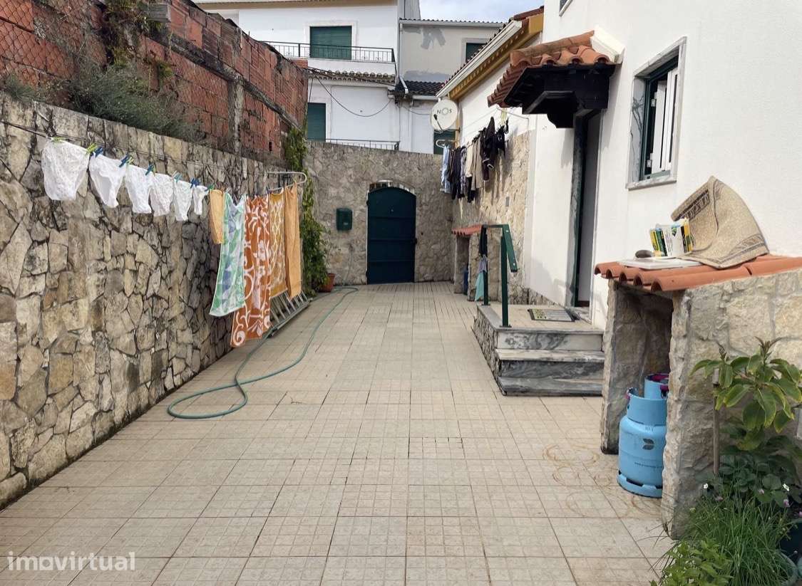 Moradia T4 Pêro-Moniz
1.000 € - Grande imagem: 3/11