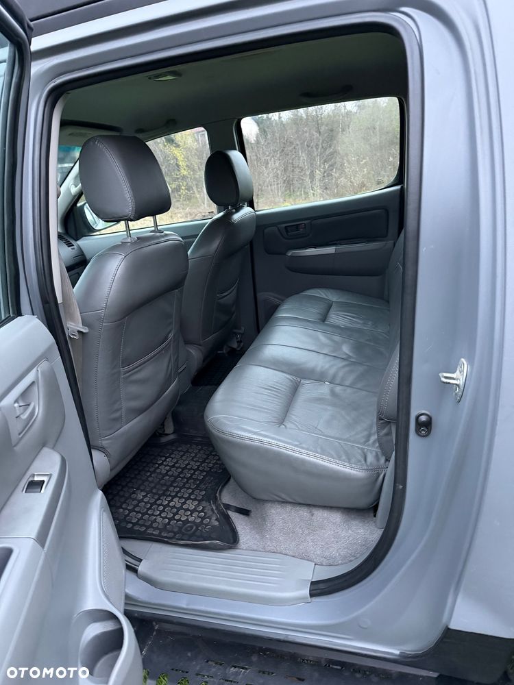 Toyota Hilux 3.0 D-4D SR5-X - 17