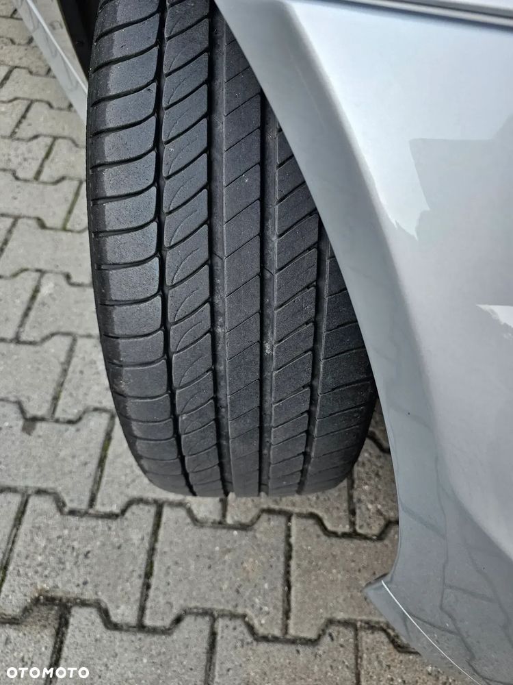 BMW Seria 3 318i - 15