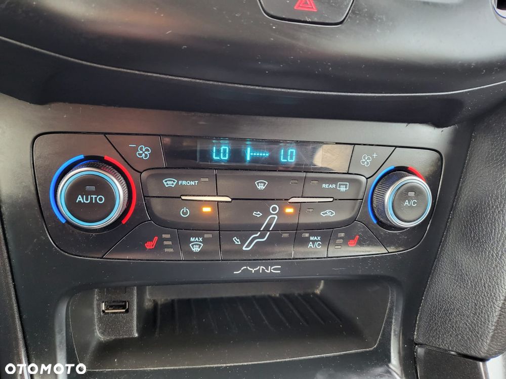 Ford Focus 1.0 EcoBoost STart-Stopp-System TITANIUM - 23