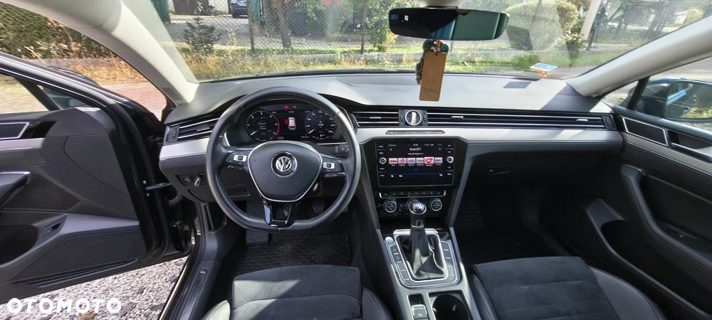 Volkswagen Passat - 12