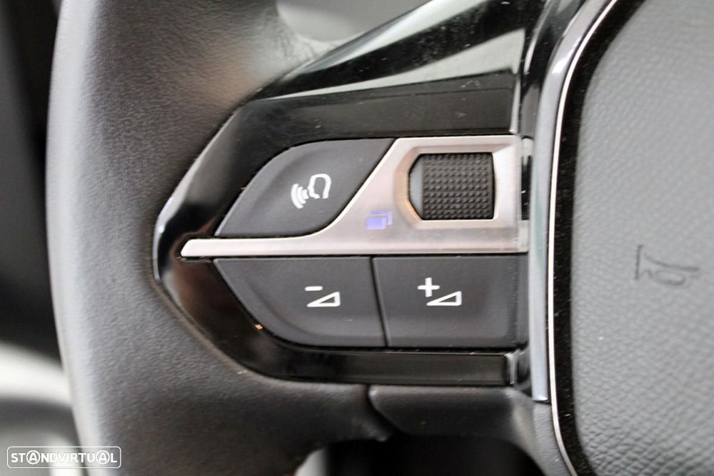 Peugeot e-208 Allure - 16