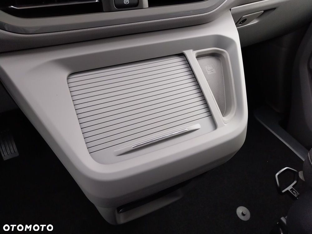 Volkswagen Caravelle Life silnik: 2,0 l TDI 150 KM / skrzynia biegów: 8-biegowa automatyczna rozstaw osi: 3500 mm - 27
