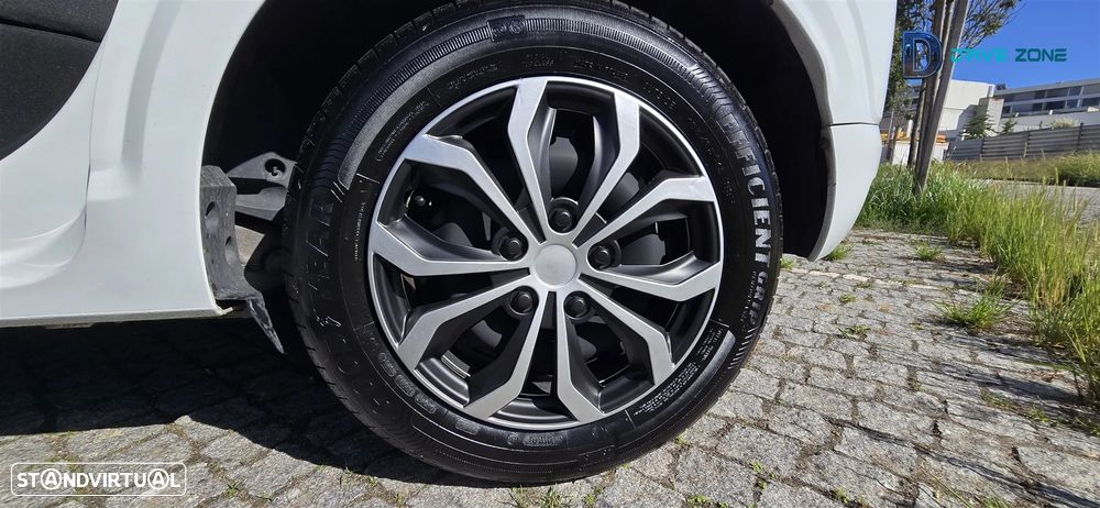 Dacia Sandero 1.0 SCe Essential - 24