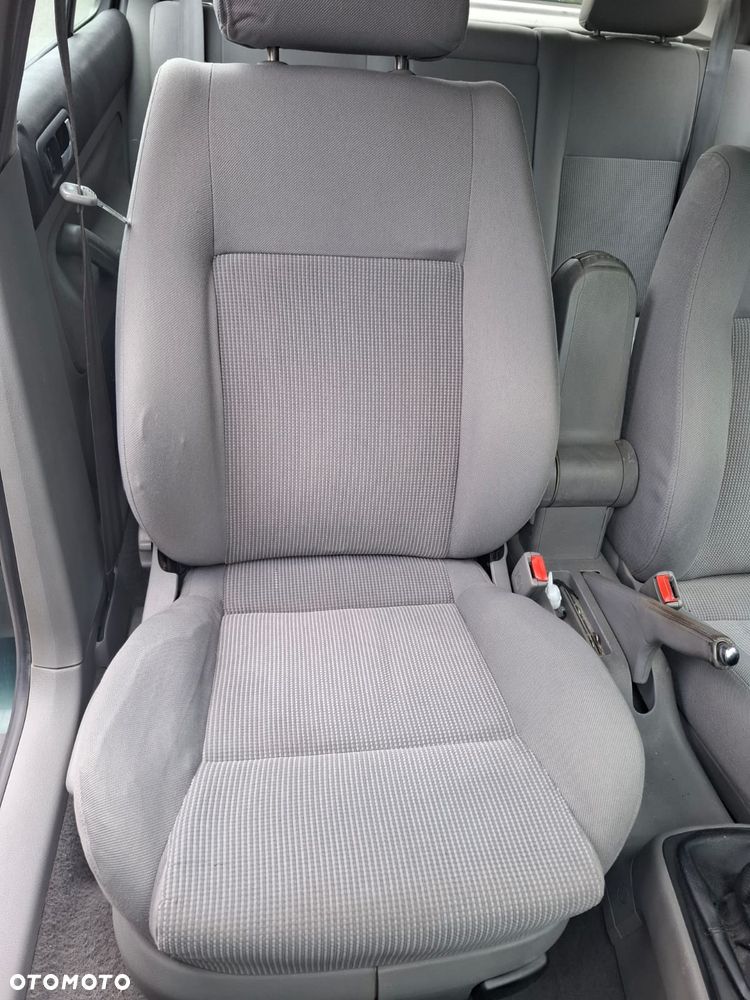 Volkswagen Golf 1.9 TDI Highline - 21
