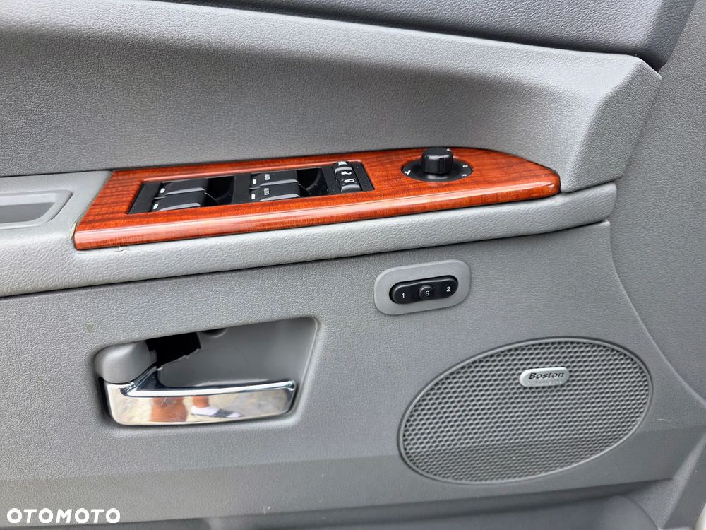 Jeep Grand Cherokee - 35