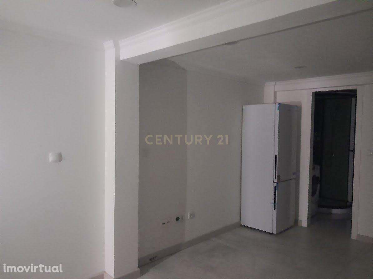 LOJA  EM VALE DE MILHAÇOS REMODELADA - Grande imagem: 3/6