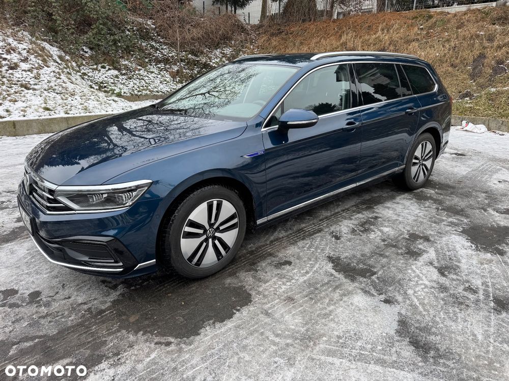 Volkswagen Passat - 1