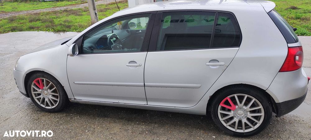 Dezmembrez Golf 5 hatchback 2.0 BMN cu 2 axe cutie KDS cod vopsea LA7W - 3
