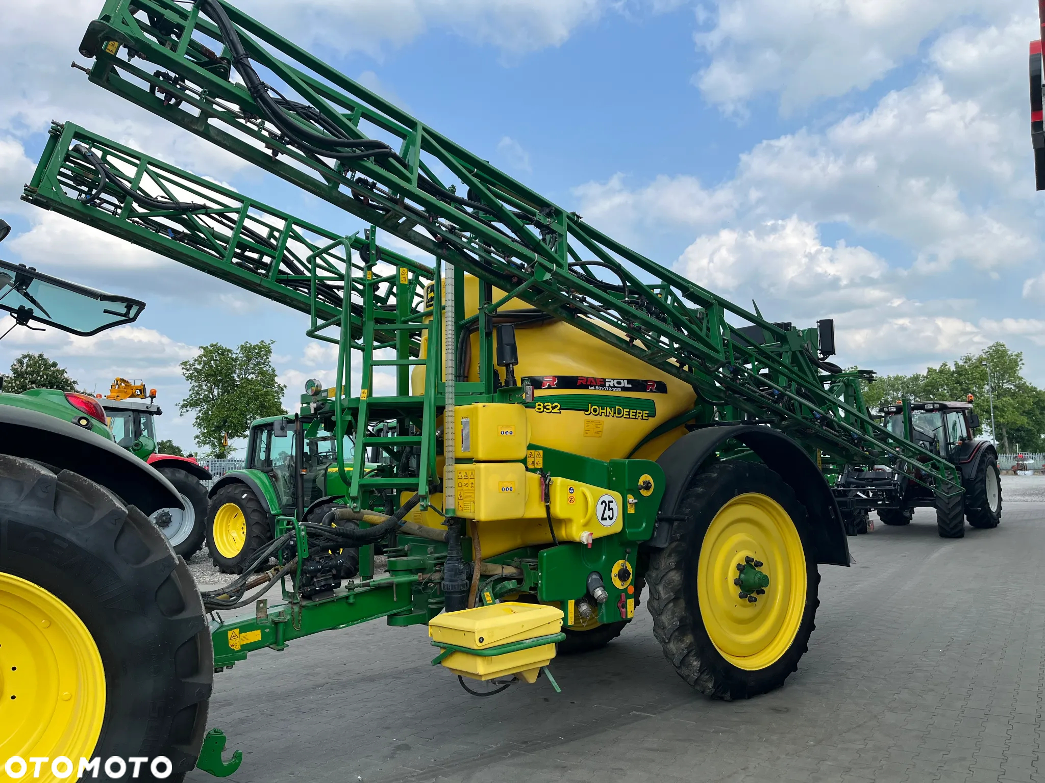John Deere 832 - 7