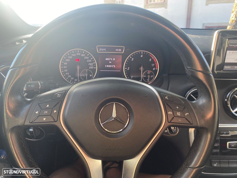 Mercedes-Benz A 180 CDI (BlueEFFICIENCY) Urban - 3