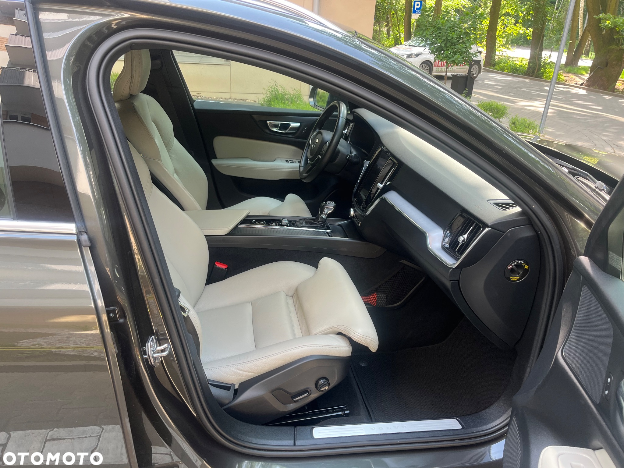 Volvo V60 T4 Momentum Pro - 8