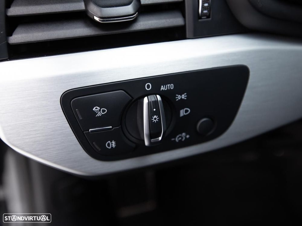 Audi A4 35 TDI S line S tronic - 17