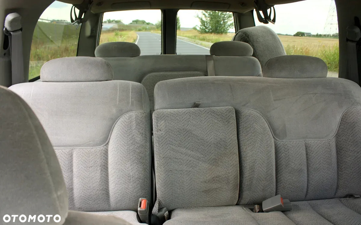Chevrolet Suburban - 12