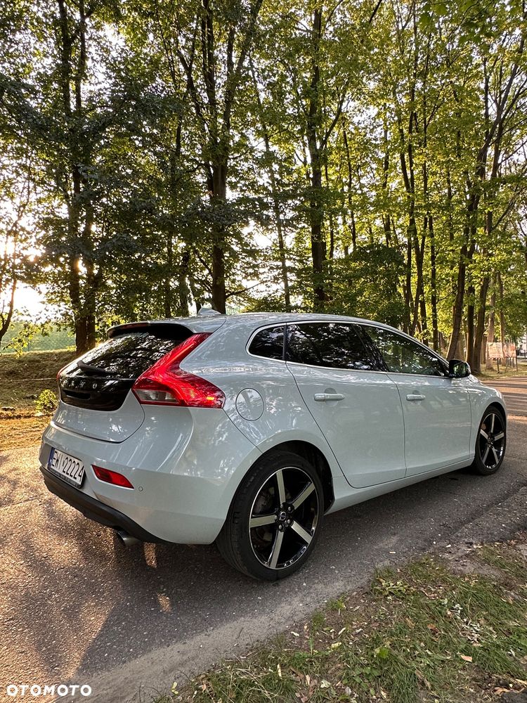 Volvo V40 T3 R-Design Momentum - 4