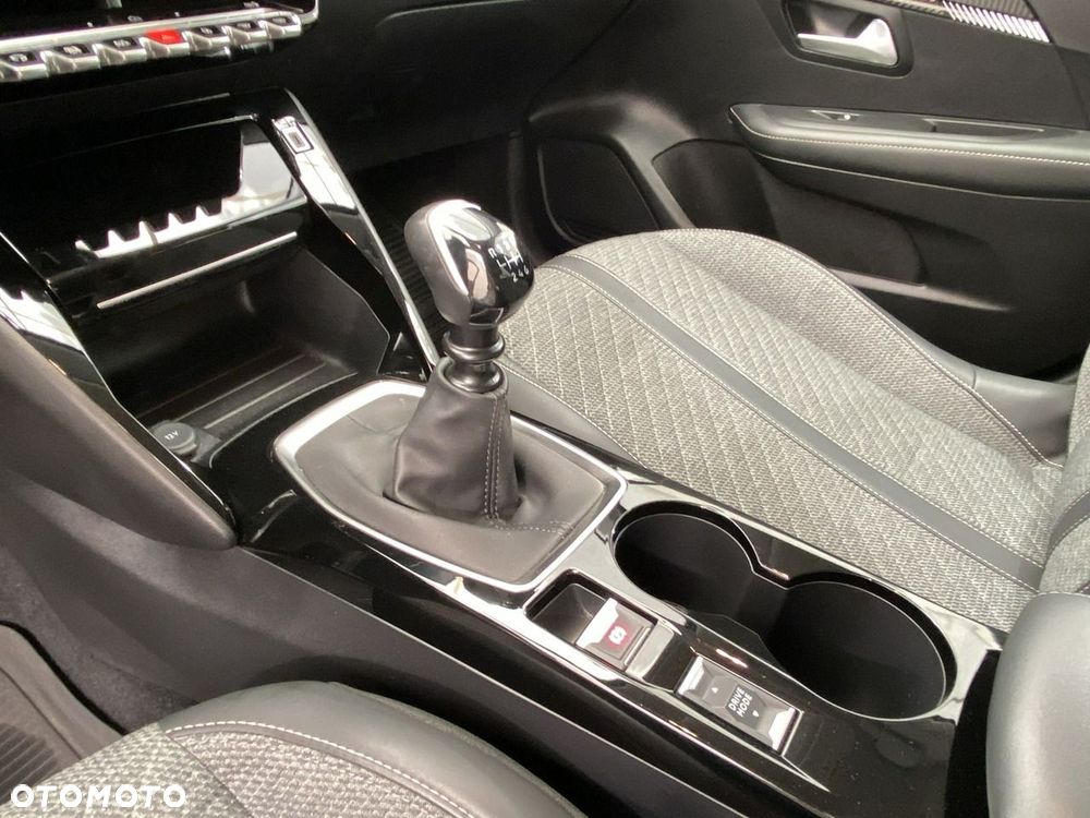 Peugeot 208 - 19