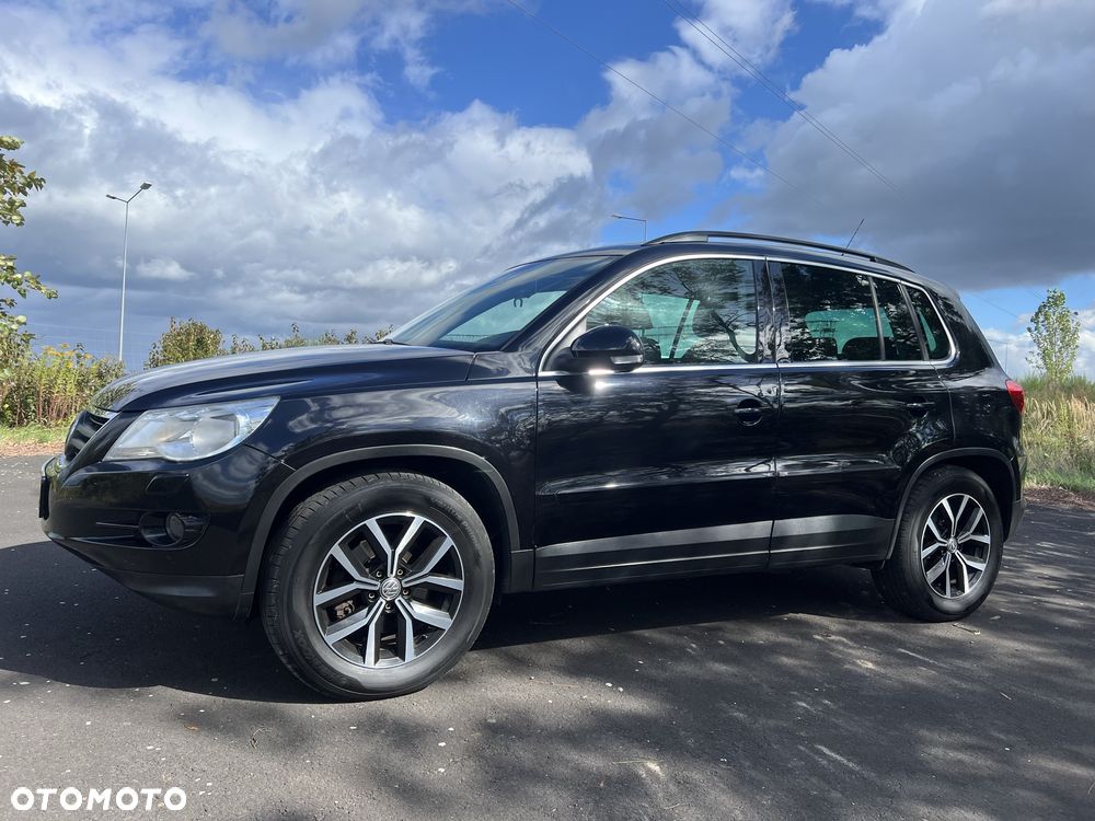 Volkswagen Tiguan - 1