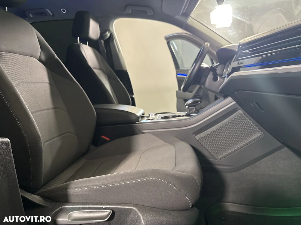 Volkswagen Touareg - 12