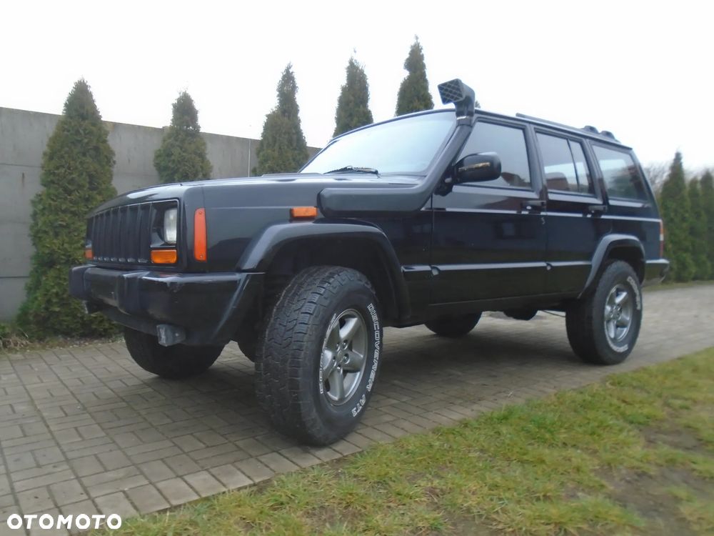 Jeep Cherokee - 1