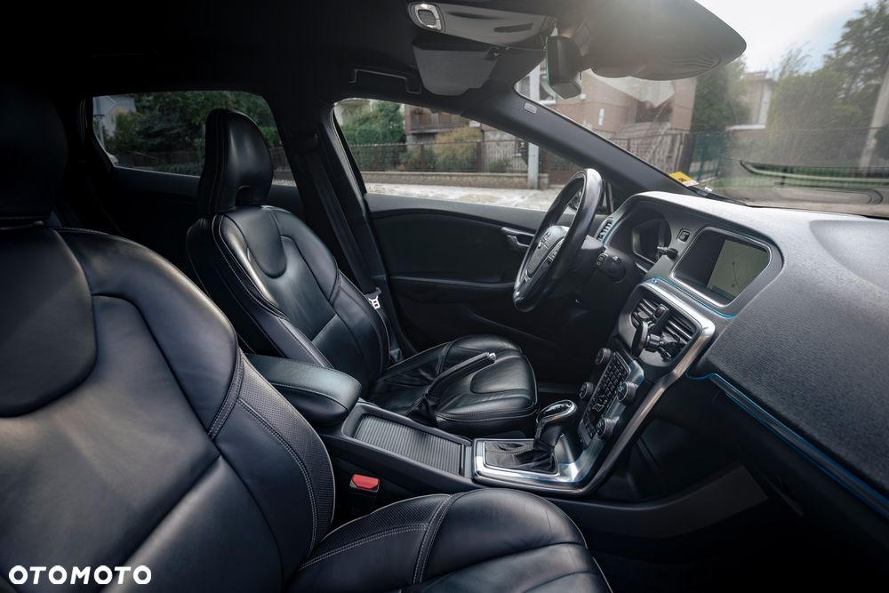 Volvo V40 D4 Geartronic RDesign - 33