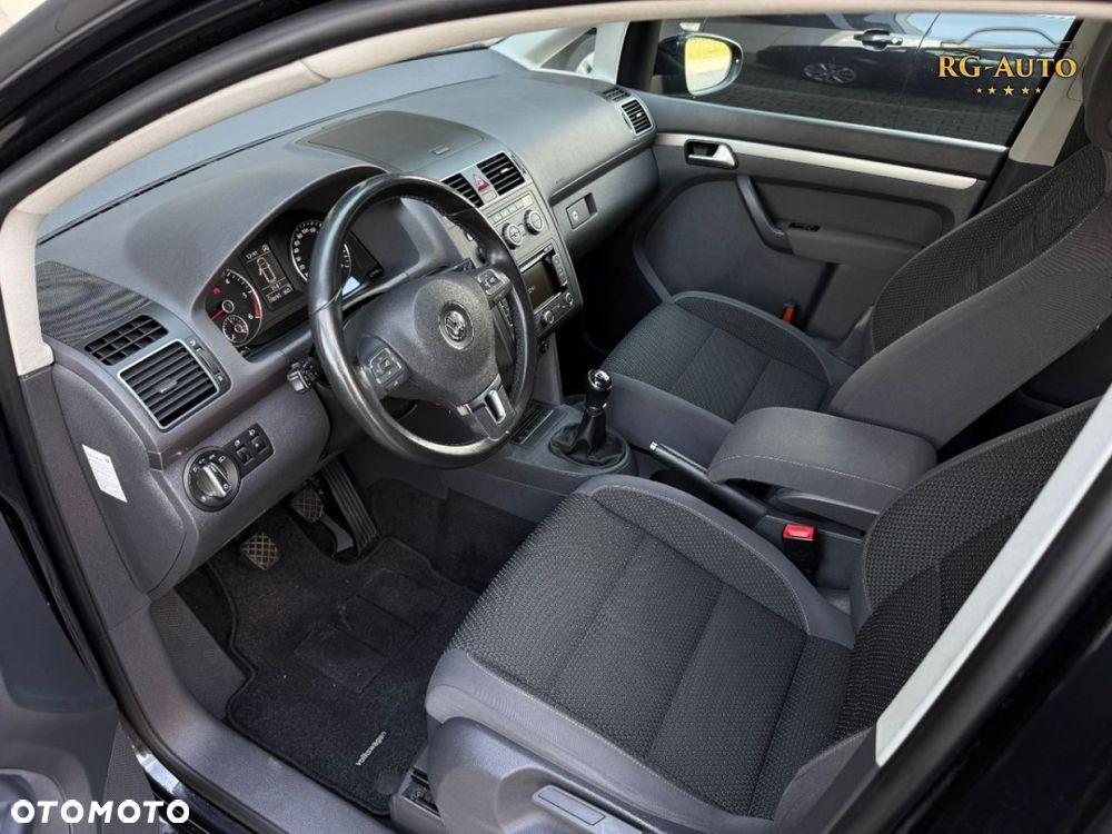 Volkswagen Touran - 22
