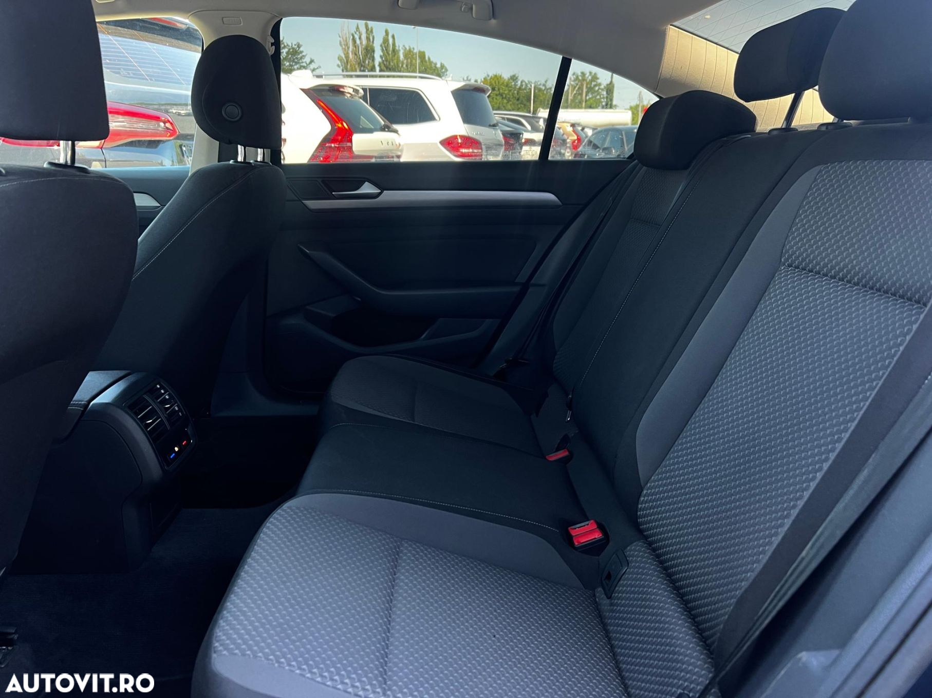 Volkswagen Passat - 19
