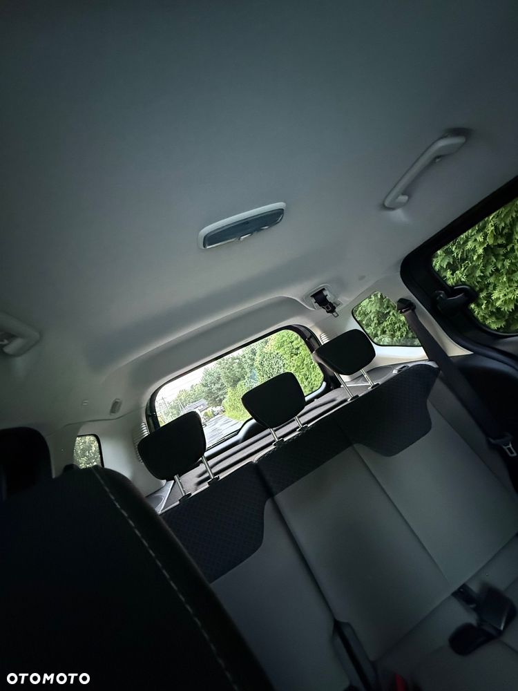 Ford Courier - 23
