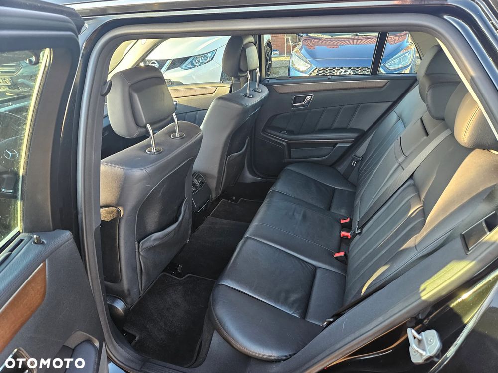 Mercedes-Benz Klasa E 350 CDI DPF BlueEFFICIENCY 7G-TRONIC Elegance - 25