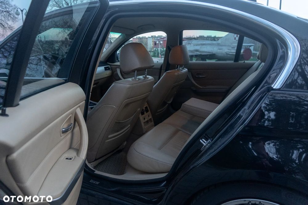 BMW Seria 3 330i - 16