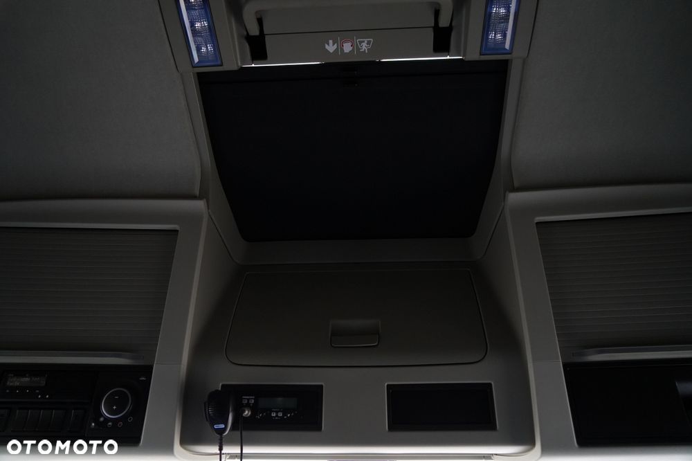 Volvo FH 460 / 6x2 / FIRANKA- 7,7 m / DACH PODNOSZONY / I-SAVE / KLIMA POSTOJOWA / OŚ PODNOSZONA SKRĘTNA / - 34