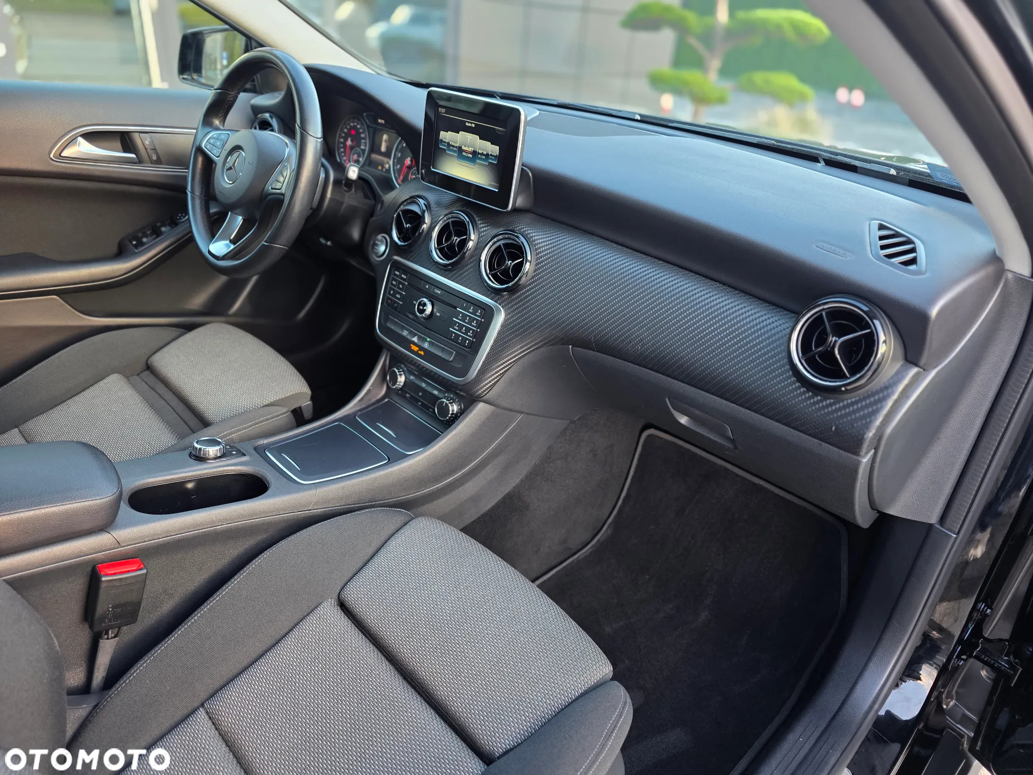 Mercedes-Benz GLA 180 7G-DCT Style - 14