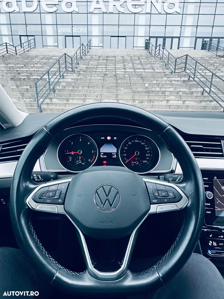 Volkswagen Passat Variant 2.0 TDI SCR Highline - 17