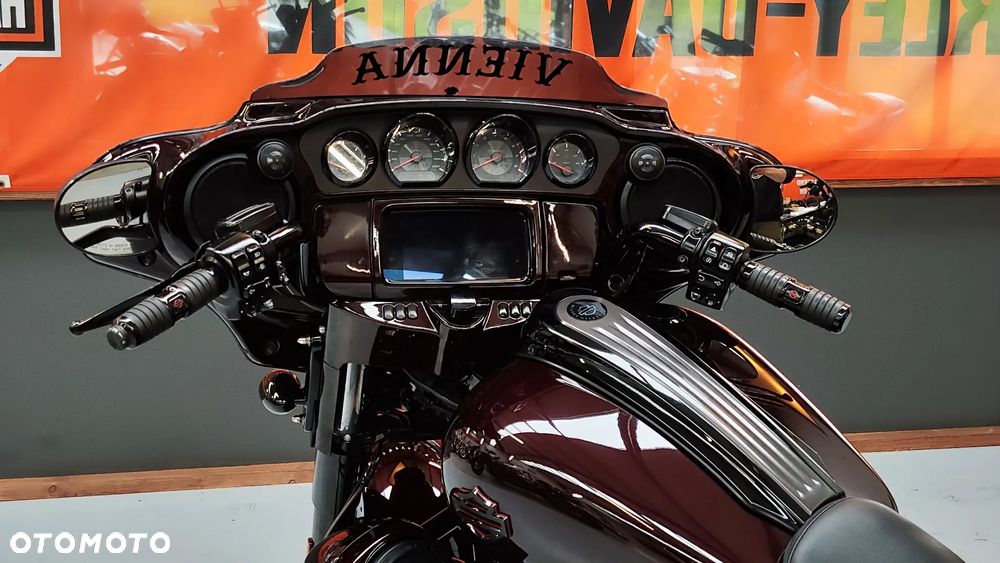 Harley-Davidson CVO Street Glide - 17