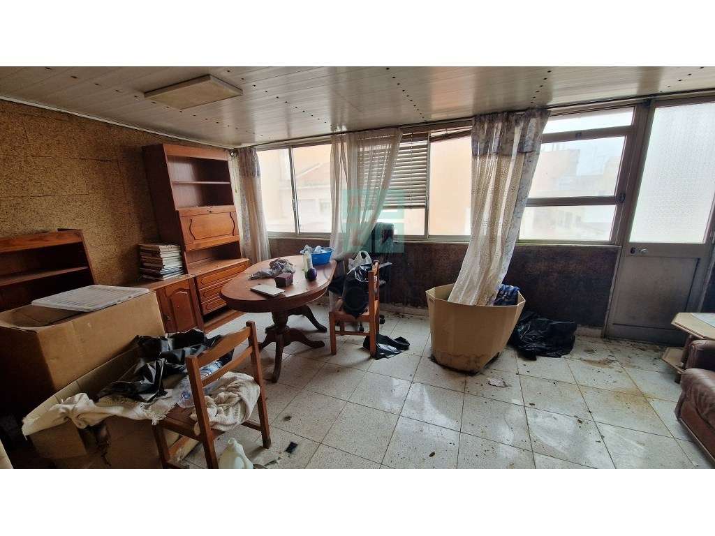 Apartamento T2 para recuperar em Vila Franca de Xira - Grande imagem: 3/35