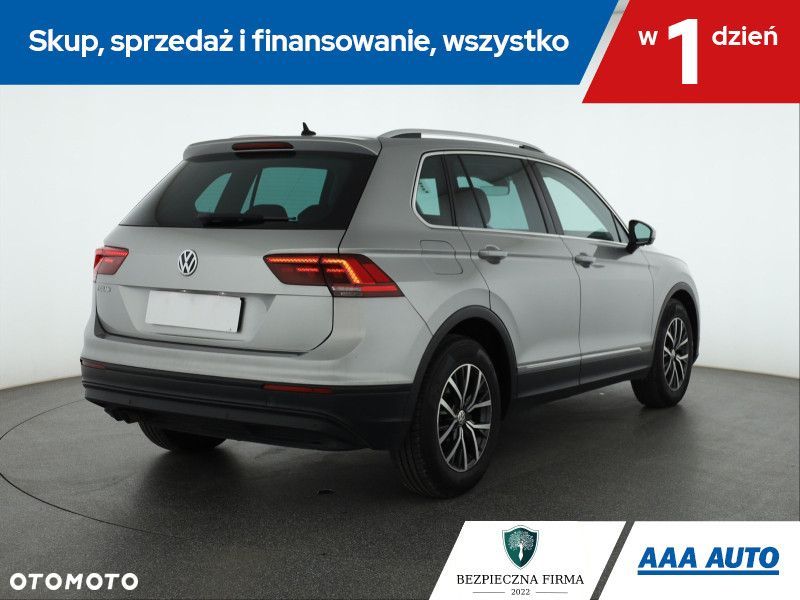 Volkswagen Tiguan - 6