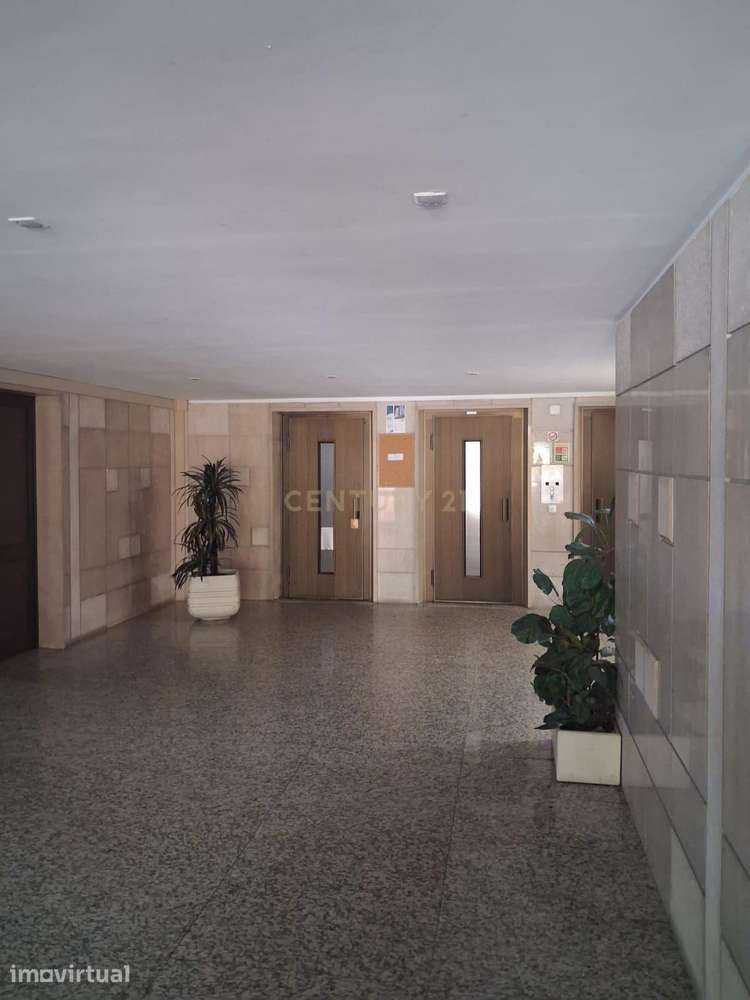 Apartamento T2 na Avenida Carolina Michaelis Linda a Velha - Grande imagem: 3/14
