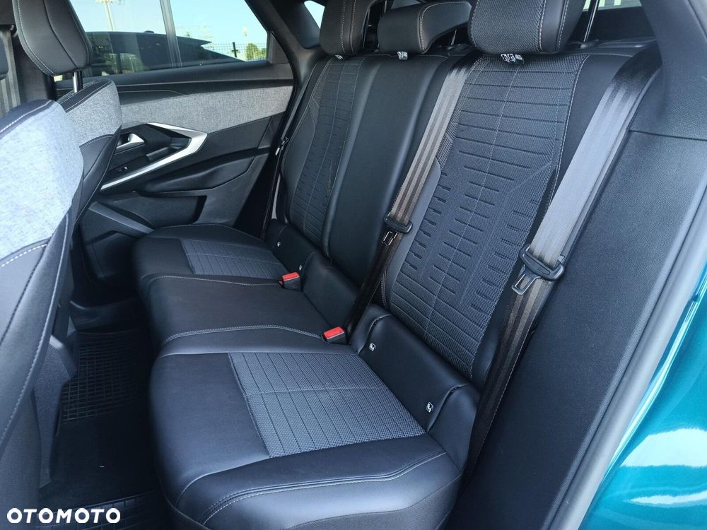 Peugeot 3008 1.2 PureTech mHEV Allure Pack S&S e-DCS6 - 17