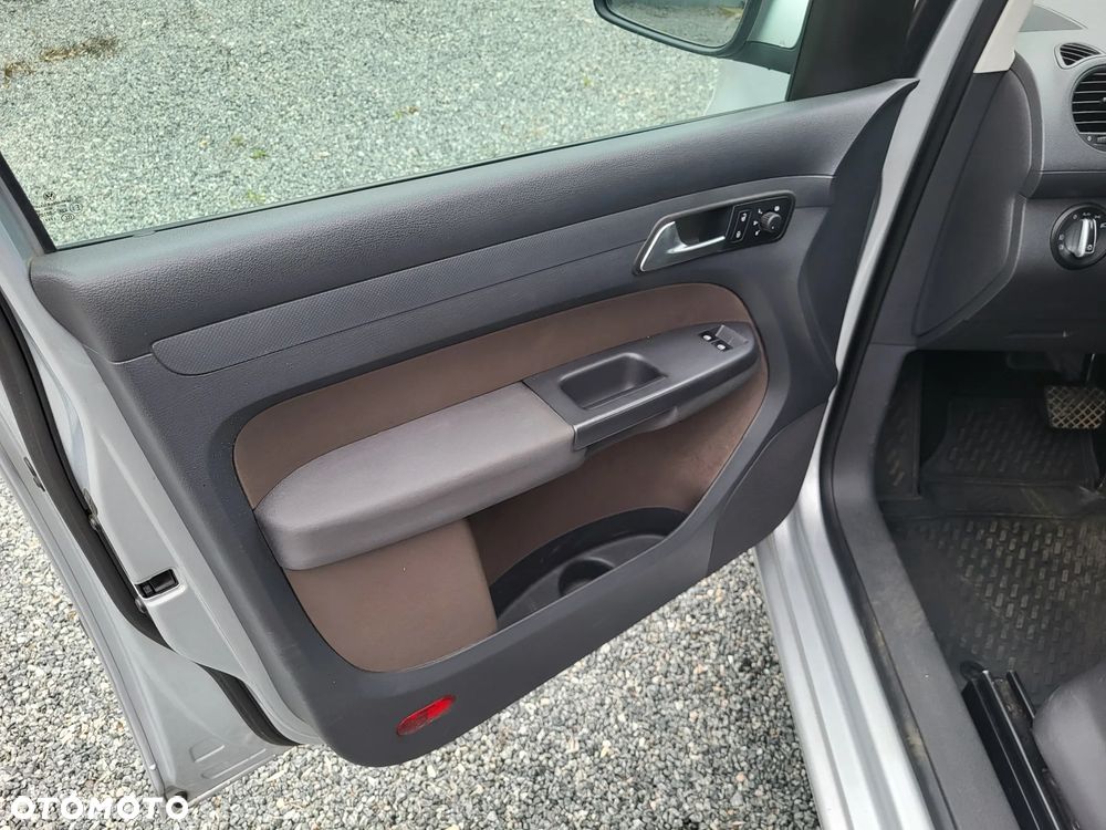 Volkswagen Caddy Maxi Comfortline Mixt DSG - 11