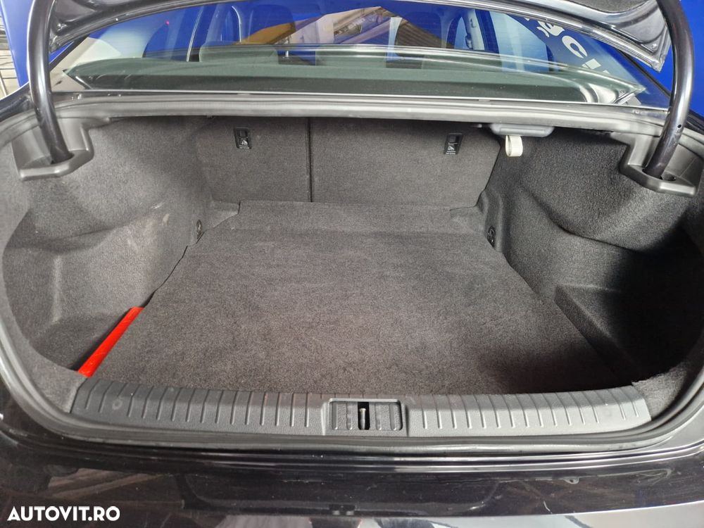 Volkswagen Passat 2.0 TDI DSG Trendline - 24