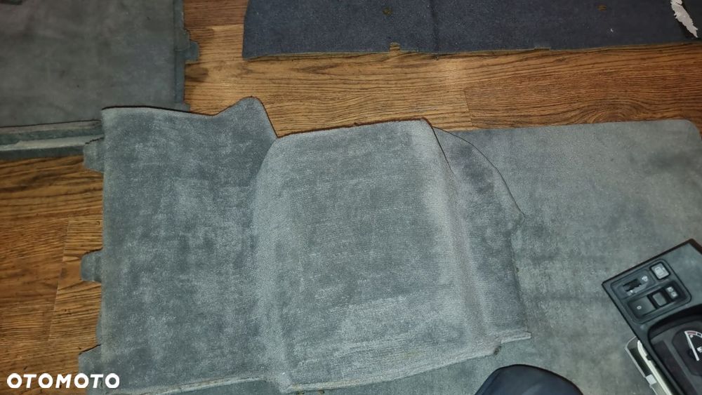 BOCZEK WYKŁADZINA BAGAŻNIKA PRAWA SZARA BMW E31 840 850 - 1