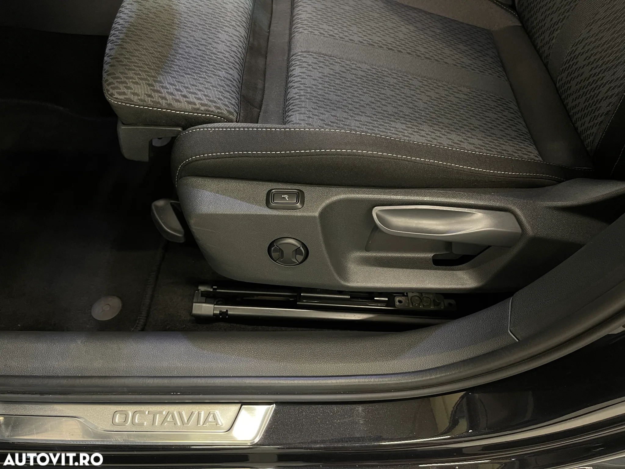 Skoda Octavia 2.0 TDI DSG Style - 26
