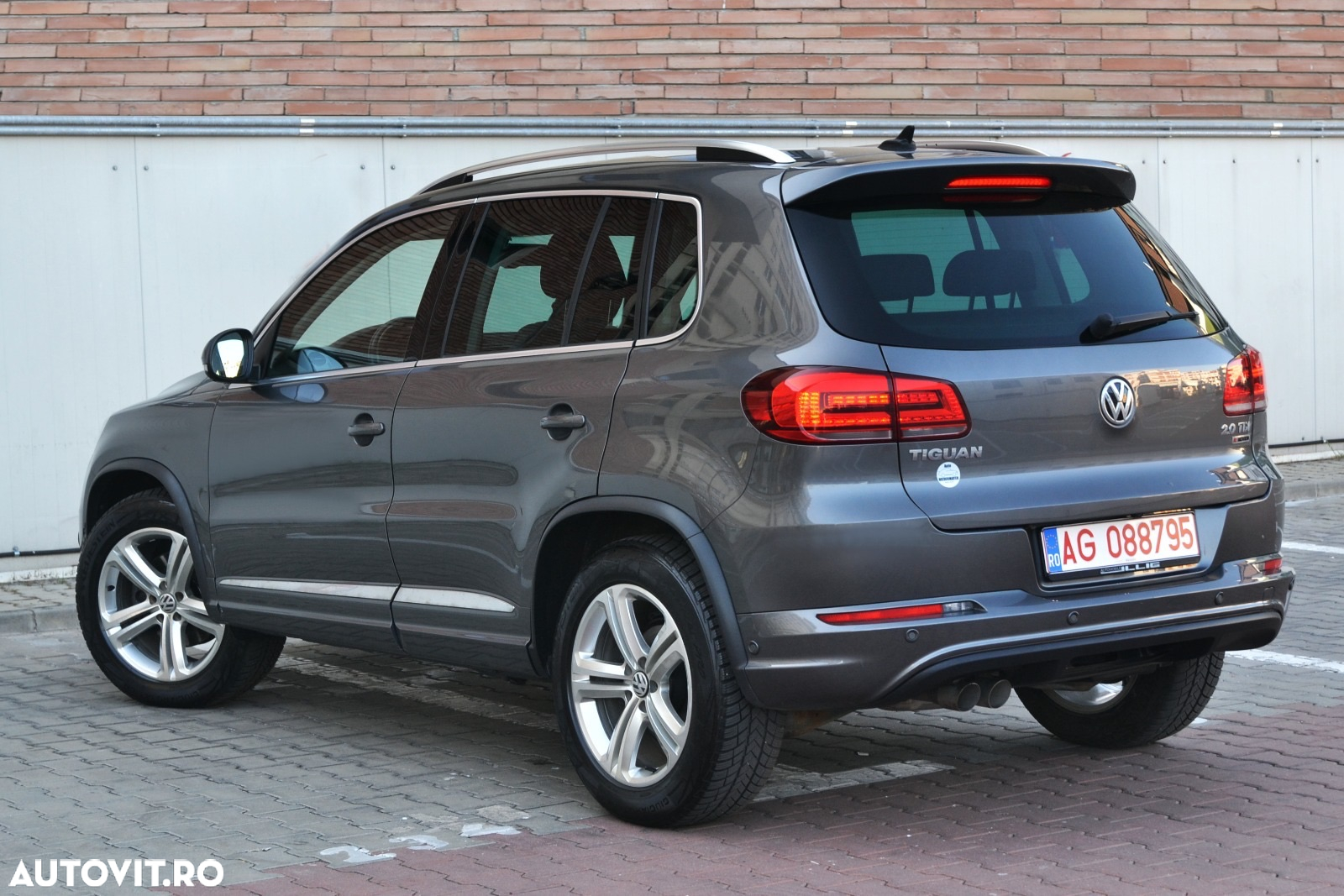 Volkswagen Tiguan 2.0 TDI SCR 4MOTION DSG R-Line - 4