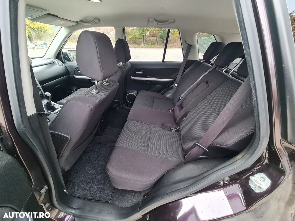Suzuki Grand Vitara 2.4 Comfort+ - 11