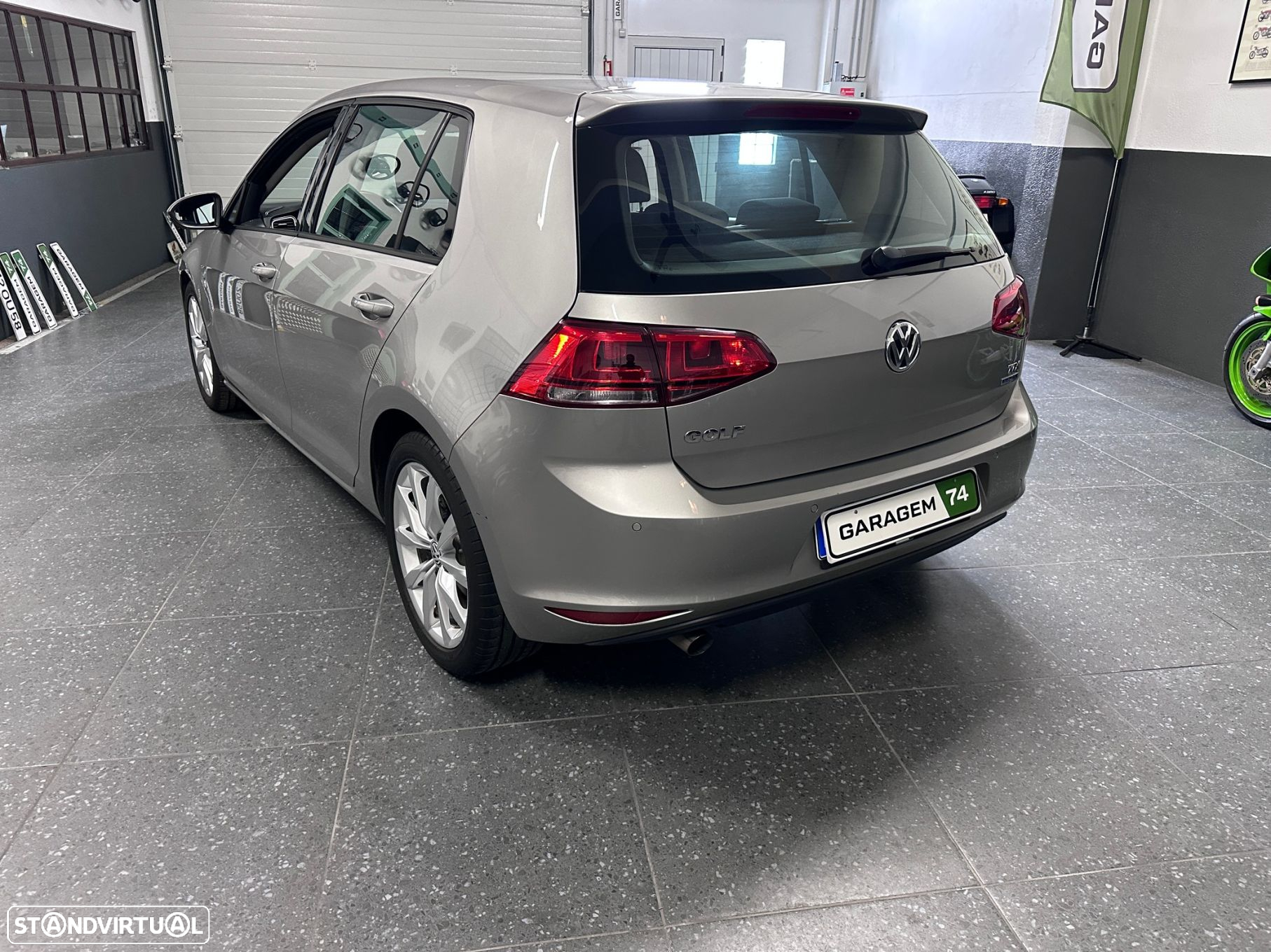 VW Golf 1.6 TDi Highline - 21